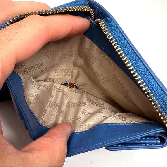 Michael Kors Tan Signature Logo Canvas Blue Leather Zip Around Bifold Wallet - Picture 5 of 10